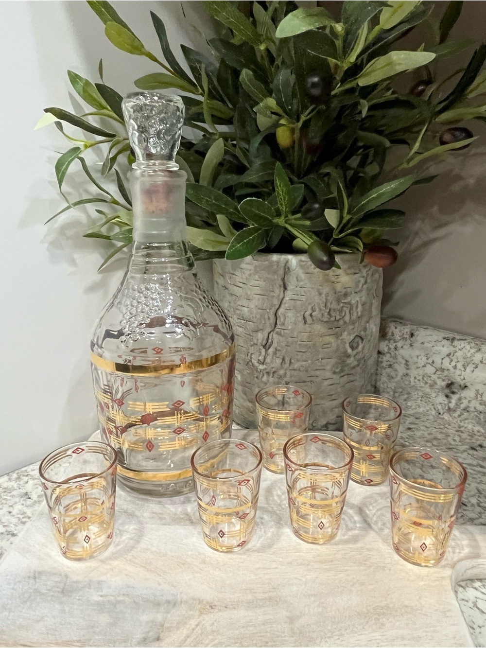 Vintage Gold-Trim Glass Decanter & 6- Shot Glasses- in EUC